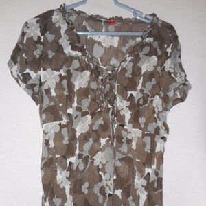 Size 10 cap sleeve sheer lace up blouse